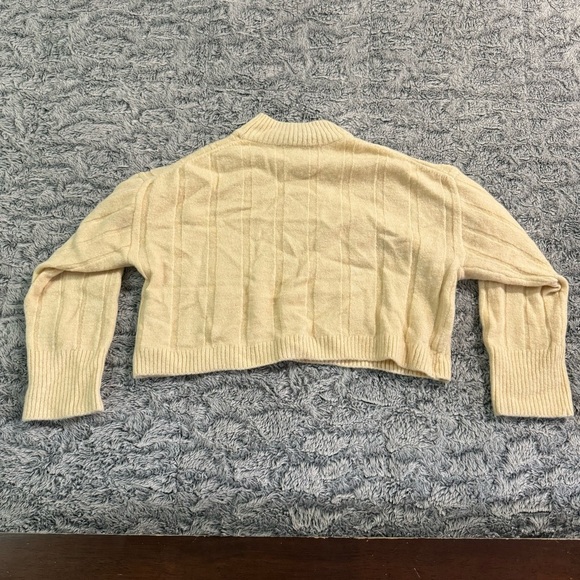 Zara Women’s Light‎ Yellow Cropped Short Turtleneck Sweater Size Large - Picture 2 of 5